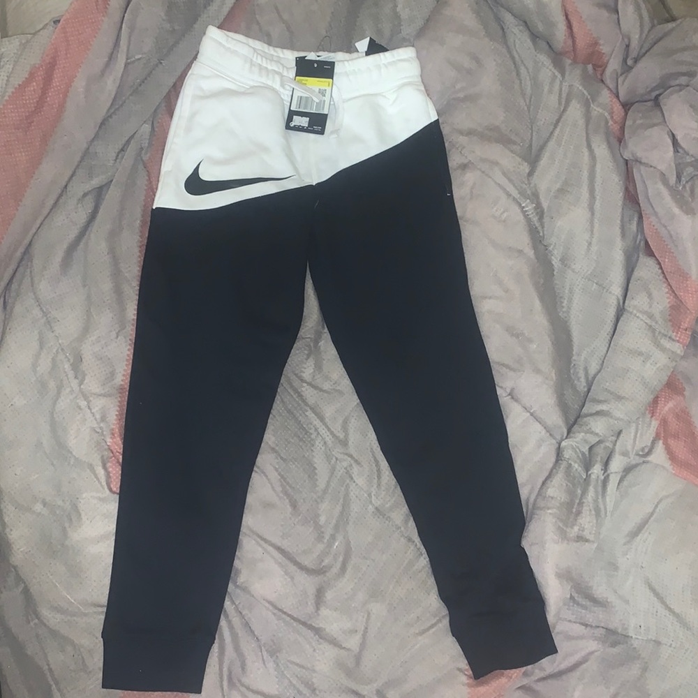 Black and white Nike sweatpants